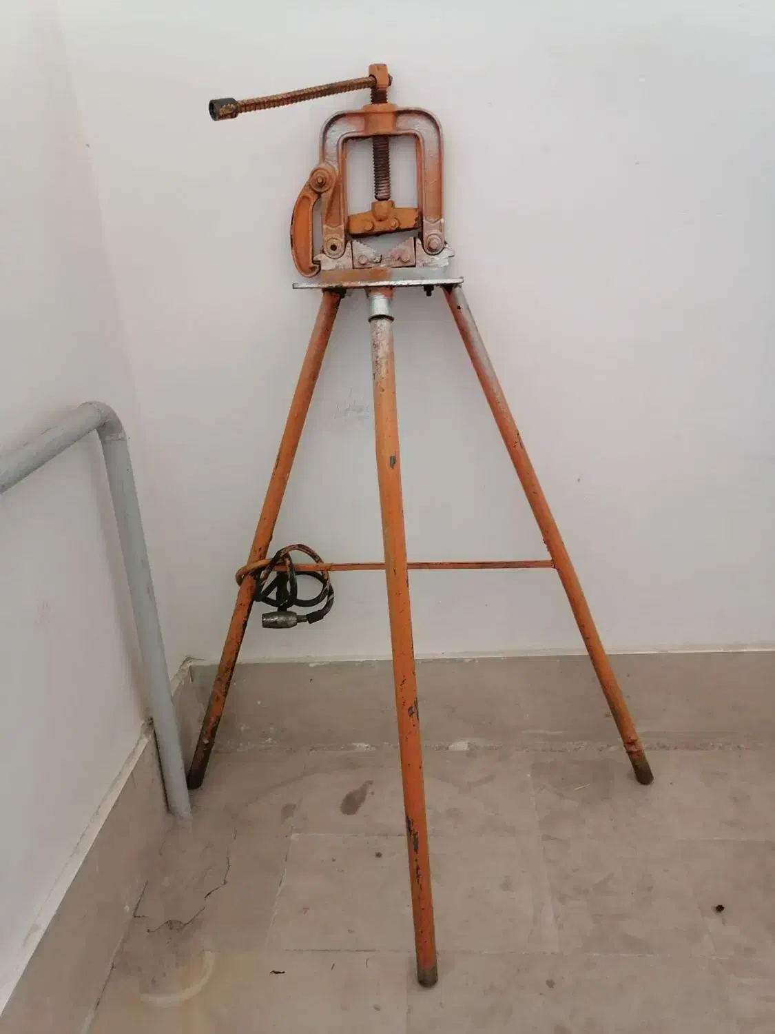 گیره لوله گیر|ابزارآلات|زنجان, |دیوار