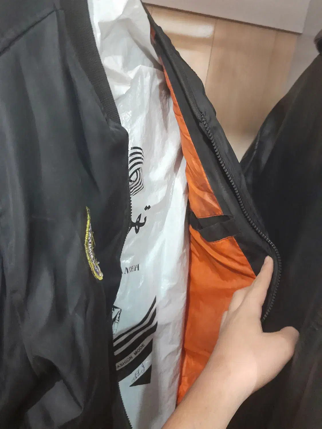 کاپشن خلبانی مشکی|لباس|نجفآباد, قلعه سفید|دیوار