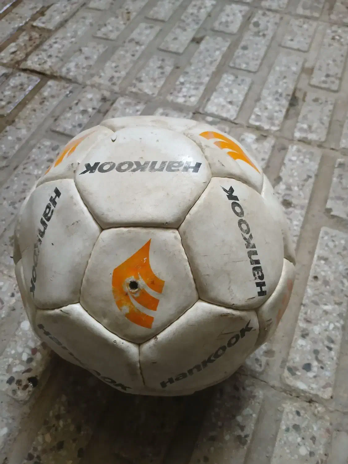 فقط پنچره گیری میخواد دیگه مشکلی ندارد|ورزشهای توپی|سنندج, |دیوار