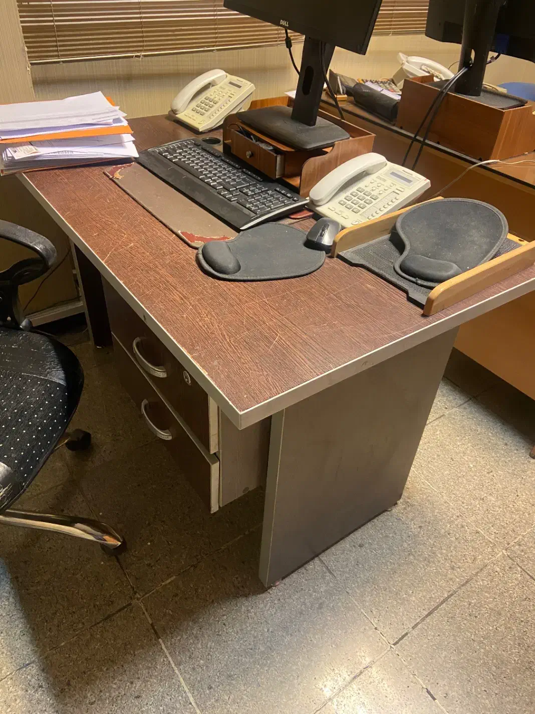 سه تا میز اداری و یک عدد صندلی اداری|دفتر کار|تهران, ایرانشهر|دیوار