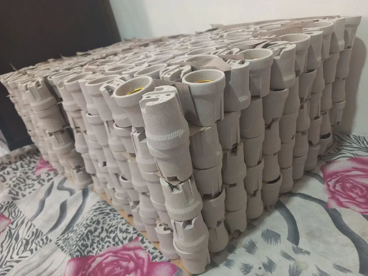 آویز میله ای|لوستر و چراغ آویز|قم, شهرک امام حسن|دیوار