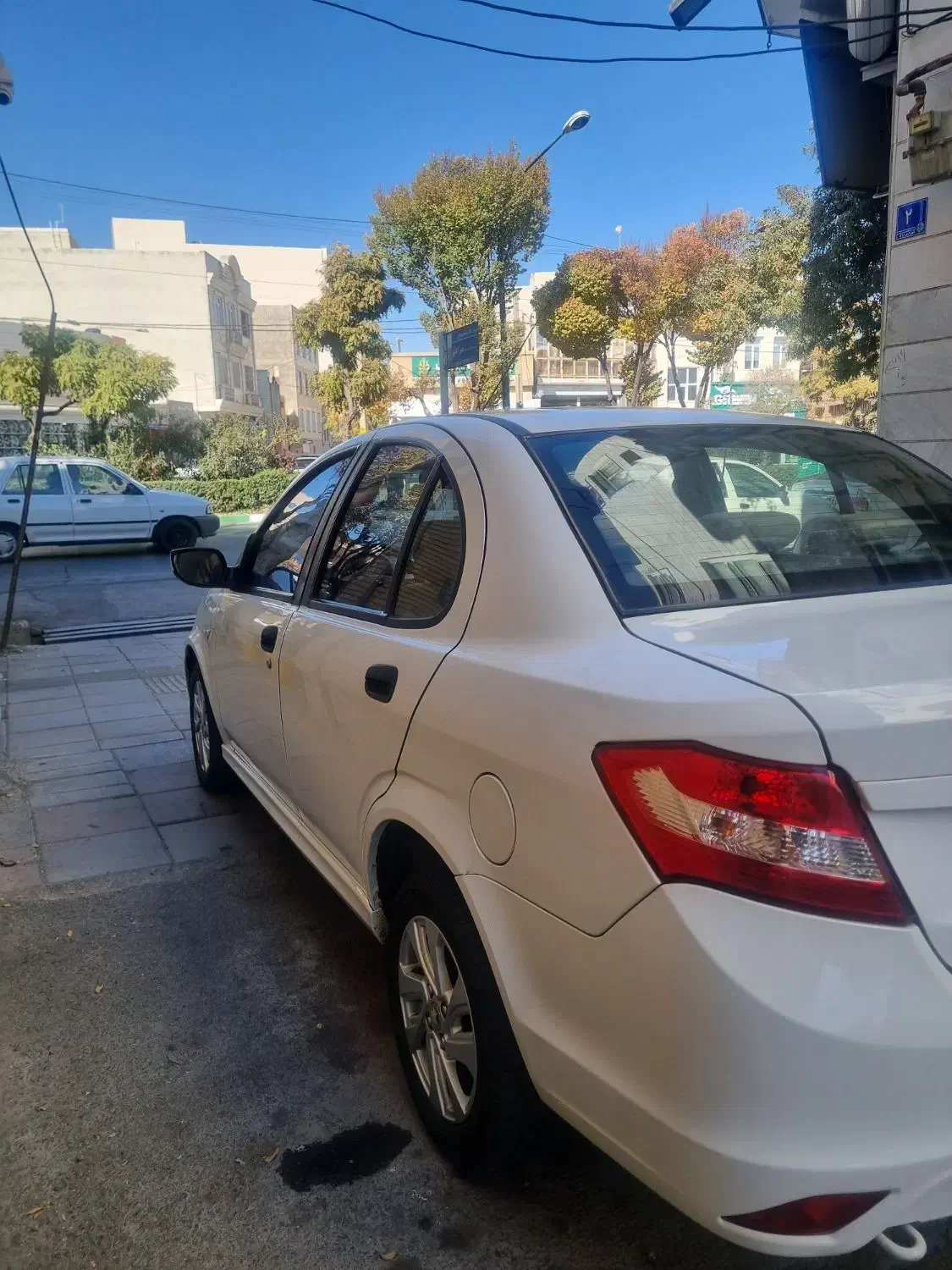 ساینا سفید مدل۹۶ بیرنگ|خودرو سواری و وانت|اراک, |دیوار