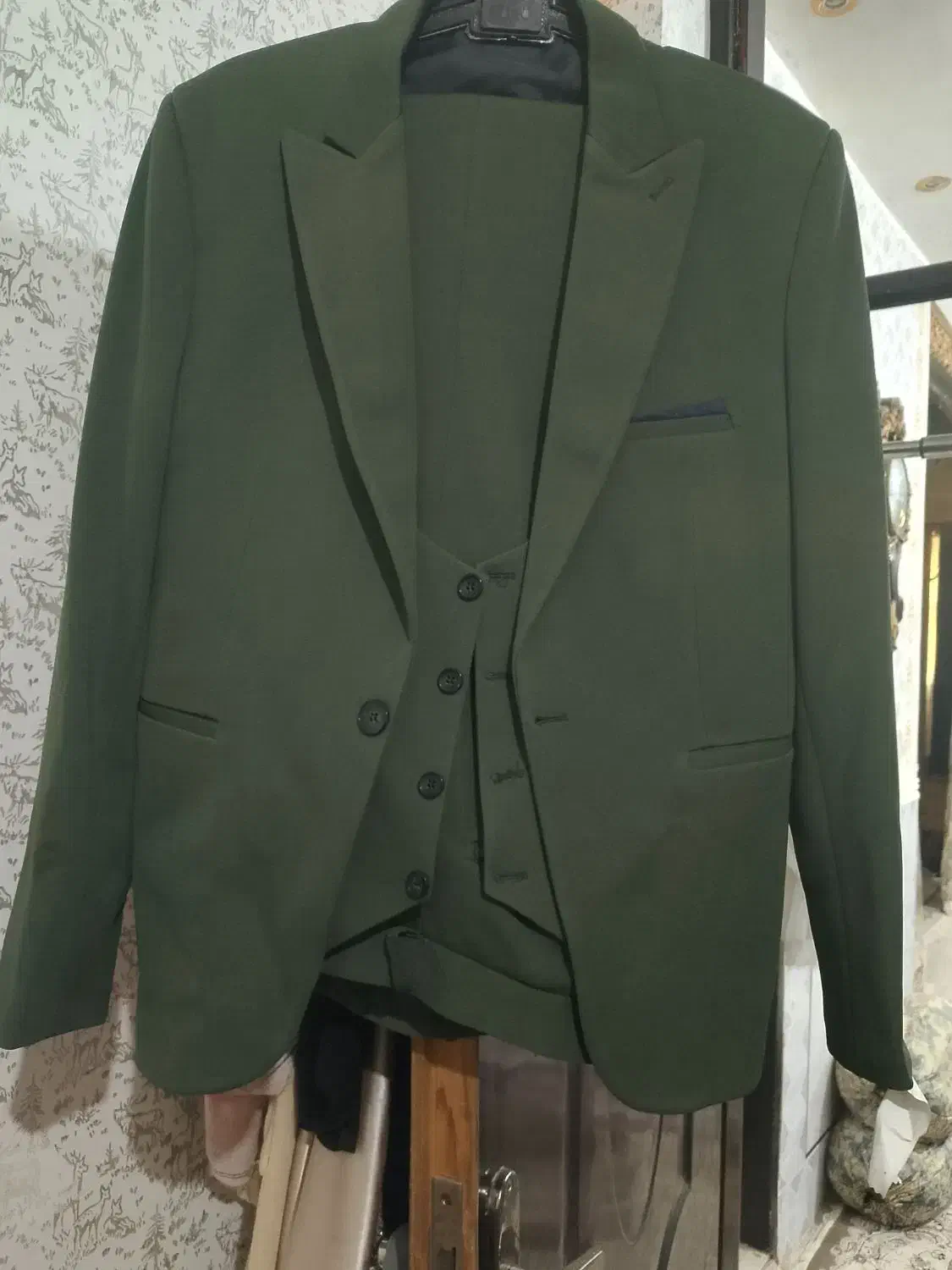 کت شلوار|لباس|زابل, |دیوار