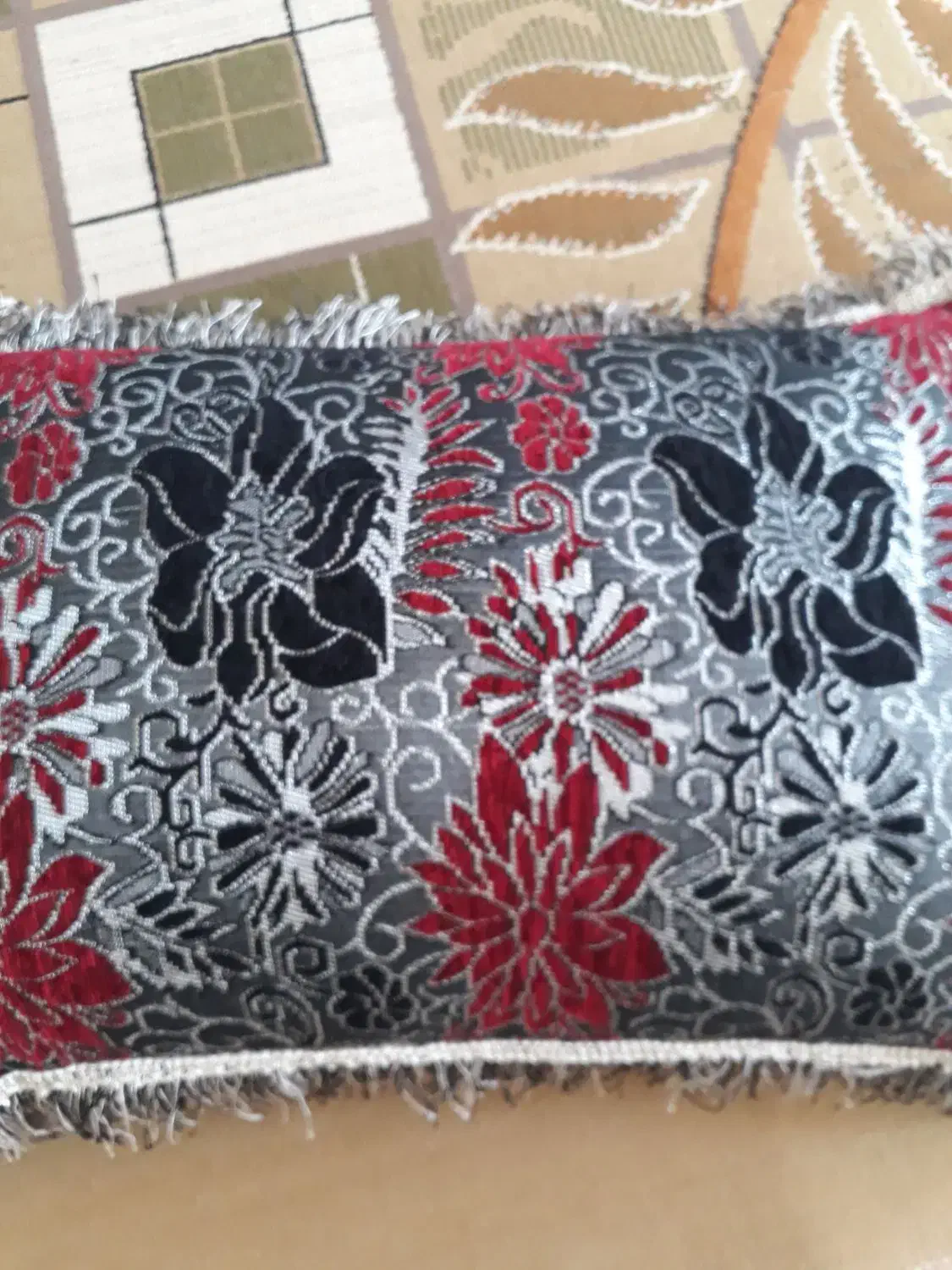 رو بالشت|رختخواب، بالش، پتو|سرپل ذهاب, |دیوار