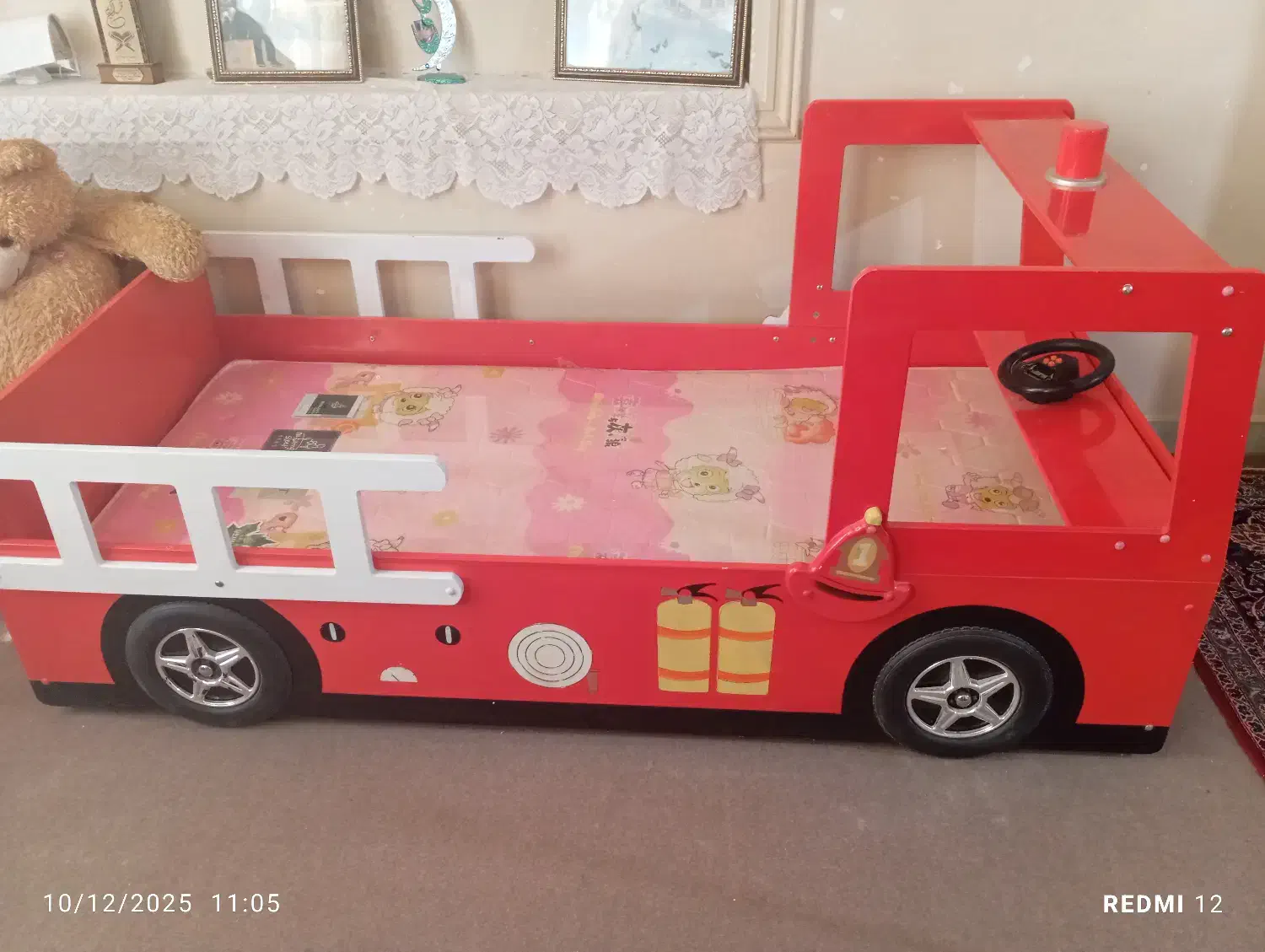 تخت ماشینی خارجی نوجوان با تشک نو|تخت و سرویس خواب|شهرضا, |دیوار