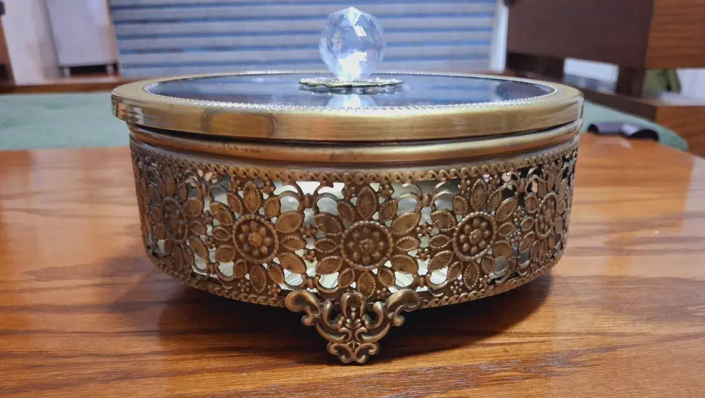 شکلات خوری آنتیک شیک و نو در شیشه ای|ظروف سرو و پذیرایی|نورآباد, |دیوار