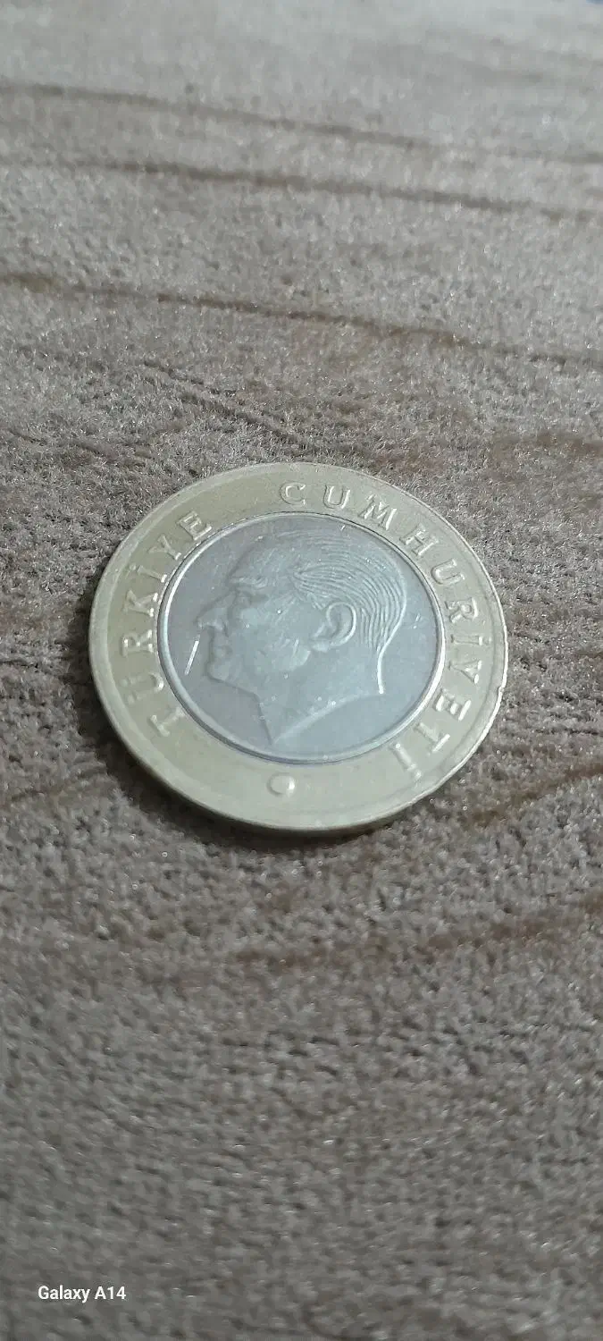 سکه یک لیر|کلکسیون سکه، تمبر، اسکناس|رباط‌کریم, شترخوار|دیوار