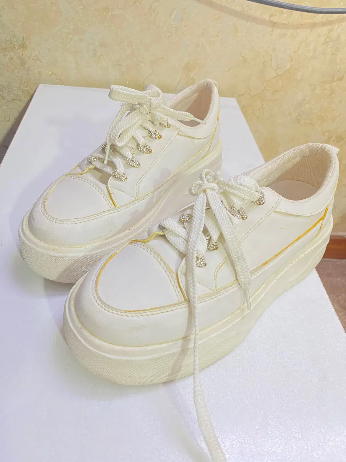 کفش|کیف، کفش، کمربند|شهریار, شهریار|دیوار