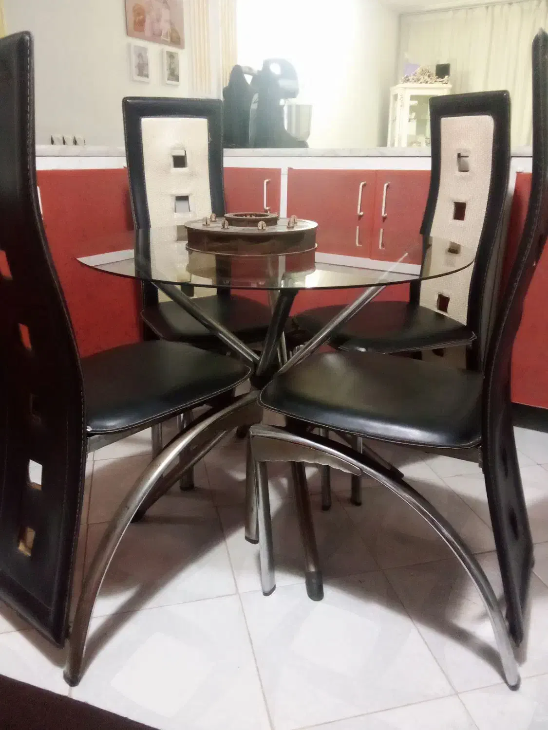 میز ناهارخوری چهارنفره تمیز و مرتب|میز و صندلی غذاخوری|مشهد, شهرک امام هادی (شهرک غرب)|دیوار