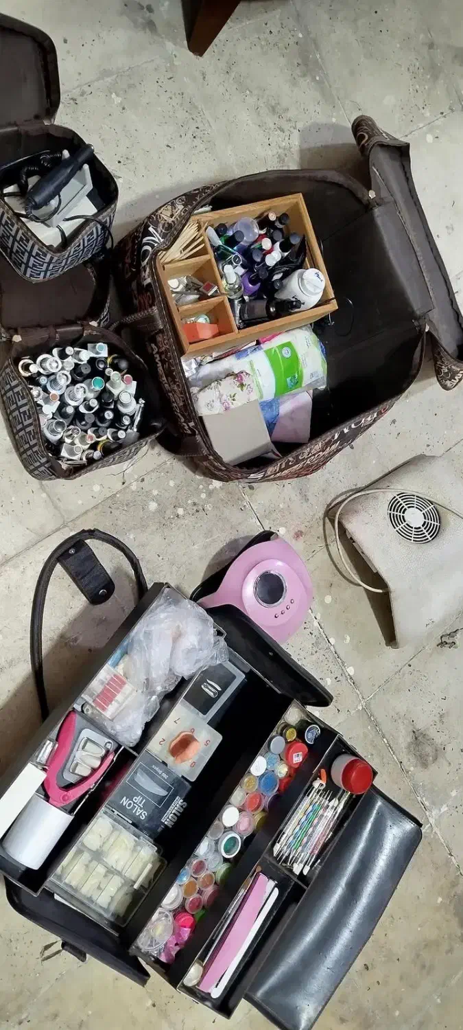 وسایل ناخن|آرایشگاه و سالن‌های زیبایی|بوئین زهرا, |دیوار