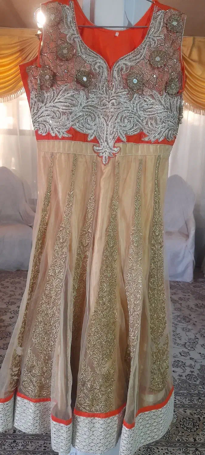 لباس مجلسی|لباس|رودهن, |دیوار