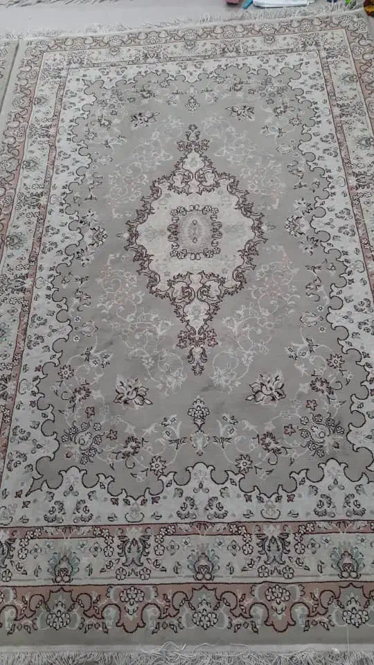 یک قالی۴متری زمینه کرم تراکم بالاو یکروفرشی ۶ متری|فرش|بهبهان, |دیوار