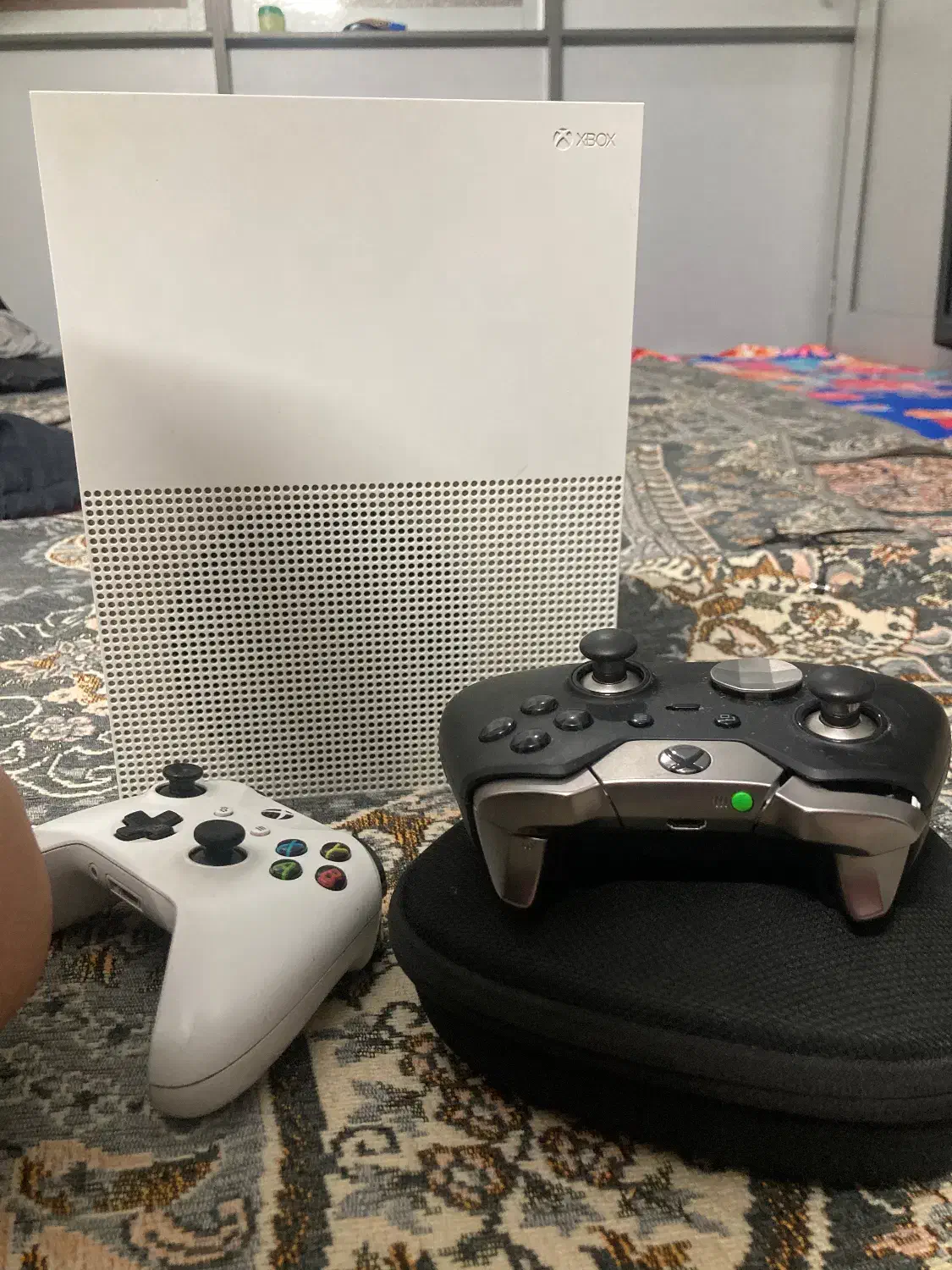 Xbox one s ایکس باکس وان اس همراه با دستت الیت|کنسول، بازی ویدئویی و آنلاین|تهران, کیانشهر|دیوار