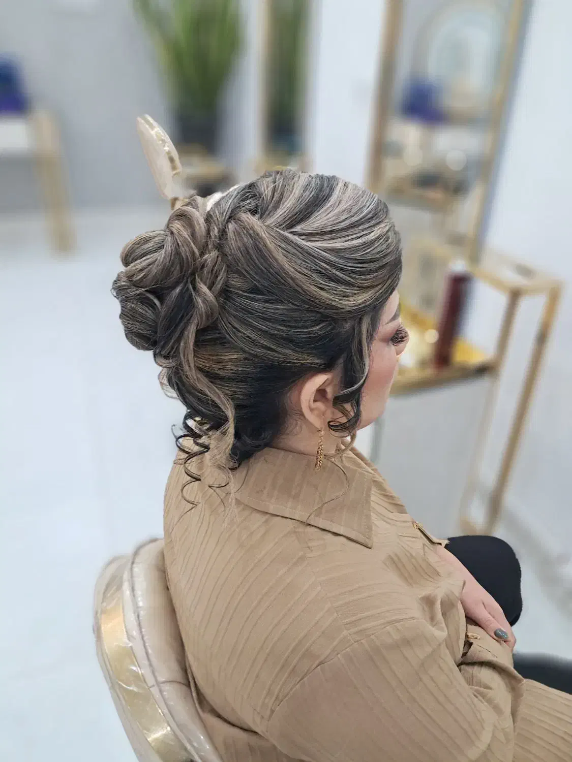 شینیون|خدمات آرایشگری و زیبایی|اسلام‌شهر, مطهری|دیوار