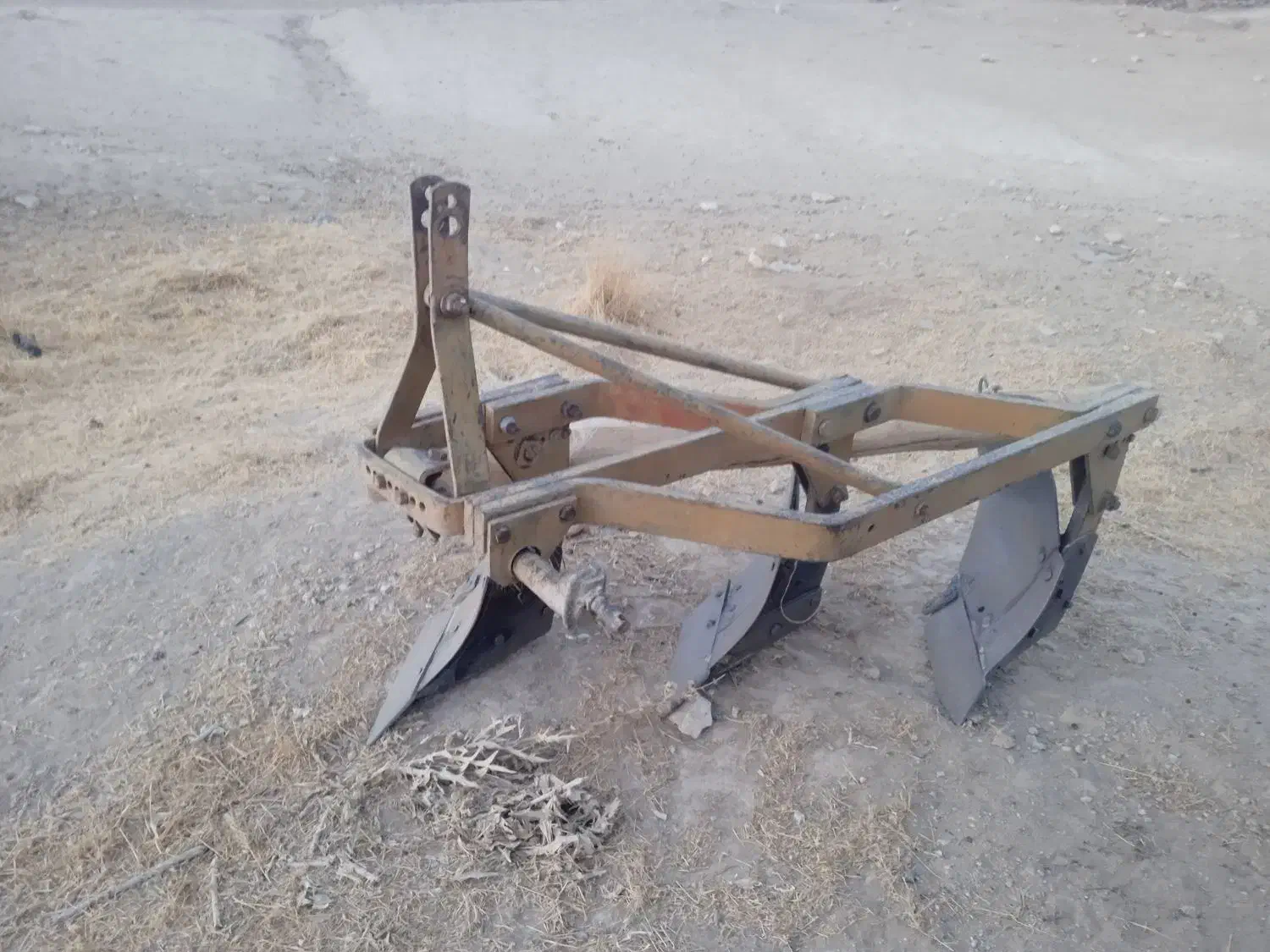 تریلی یدک و گاوآهن|ماشین‌آلات صنعتی|کرفتو, |دیوار