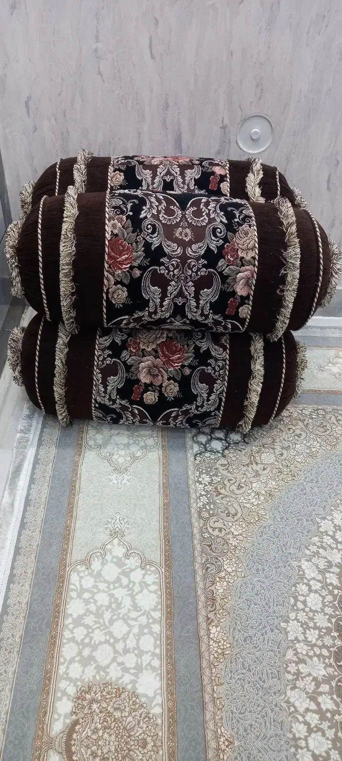 ۴تا بالش ۷تا روپشتی ویک عدد چوب لباسی ۴،۵۰۰۰۰۰|رختخواب، بالش، پتو|نورآباد ممسنی, |دیوار