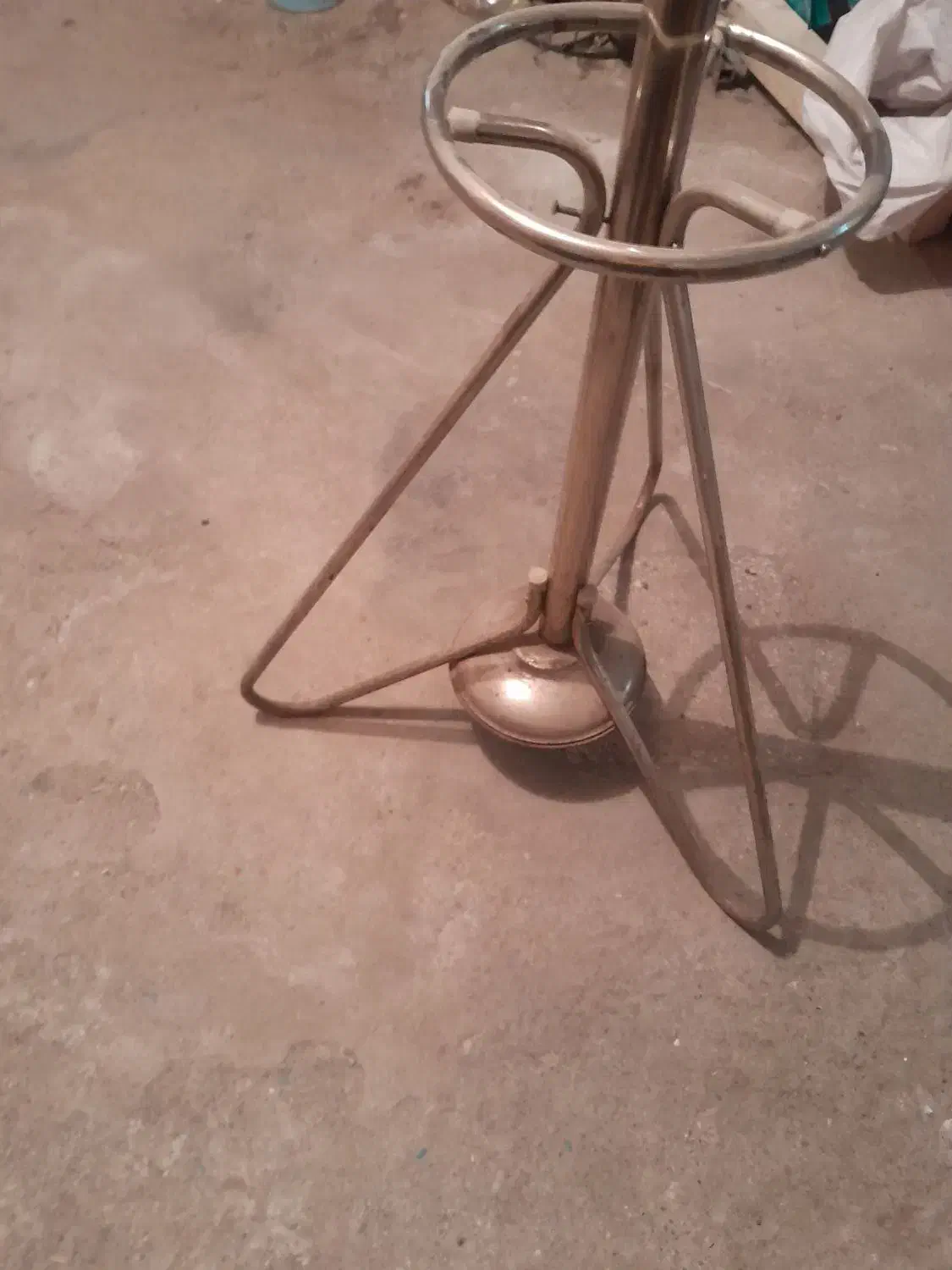 چوب لباسی پایه دار سالم|مبلمان خانگی و میز عسلی|مه ولات, |دیوار