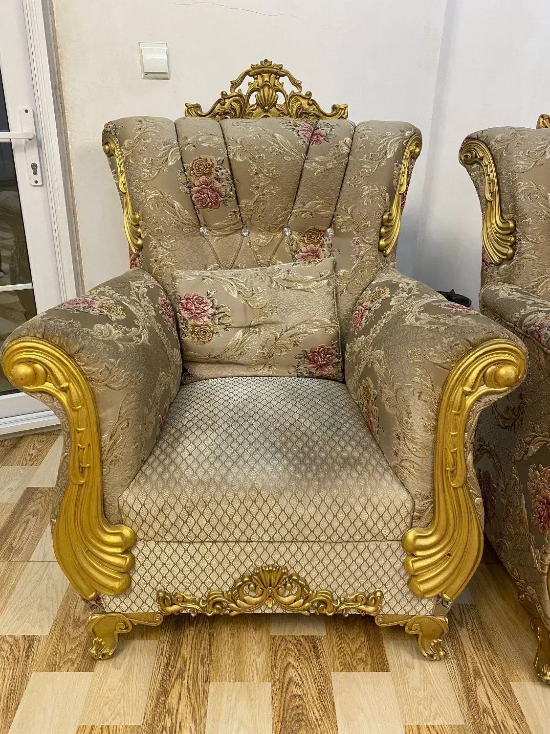 مبل سلطنتی ۸نفره|مبلمان خانگی و میز عسلی|رشت, احمد گوراب|دیوار