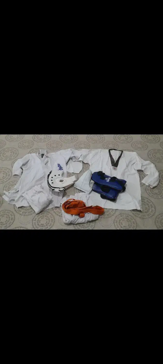 یک جفت کفش سایز ۳۴ نو ودو دستکش لباس ورزشی|تجهیزات ورزشی|قرچک, امین آباد|دیوار