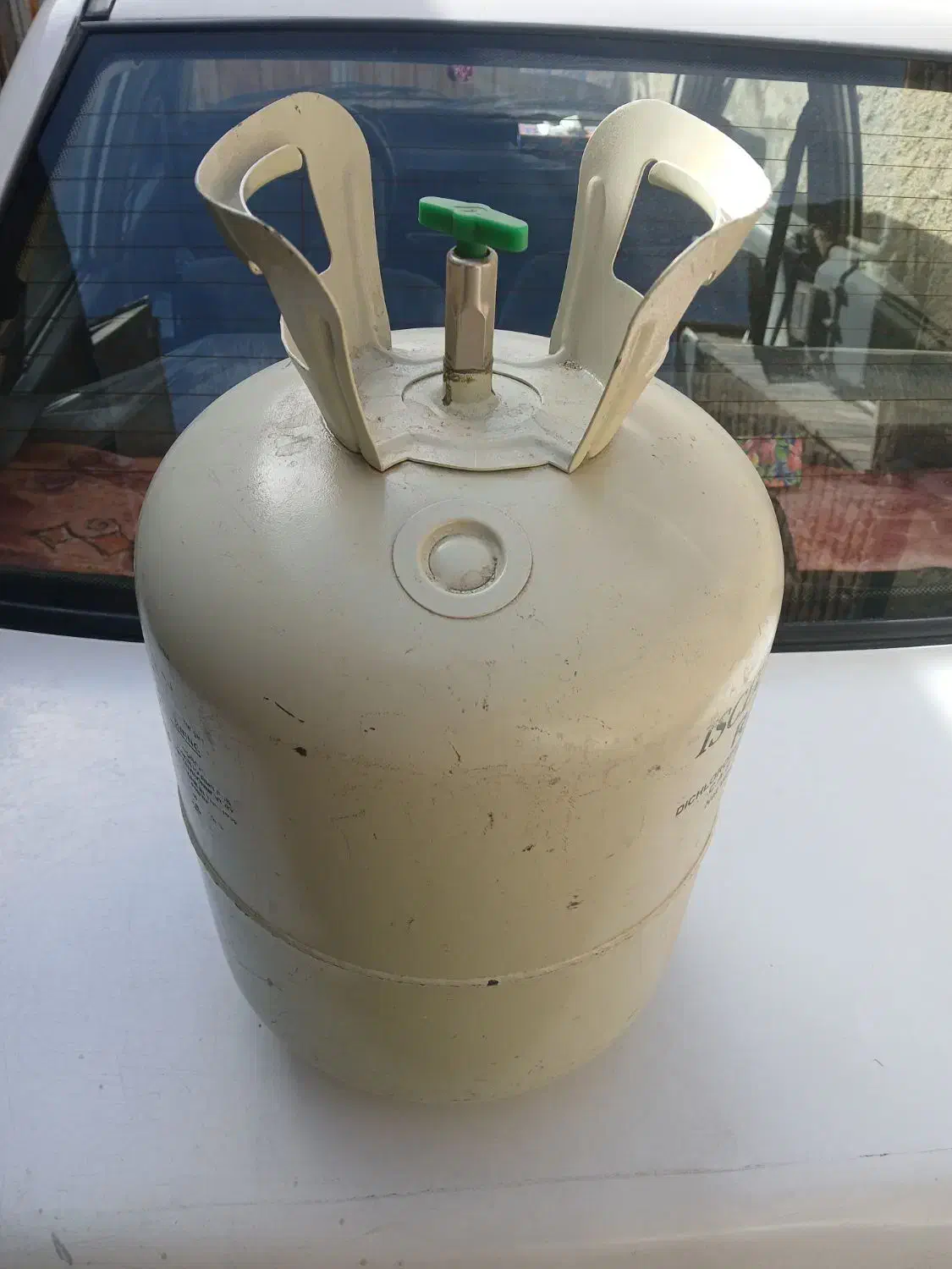 دوتا کپسول خالی|کولر گازی و فن‌کوئل|بروجرد, |دیوار