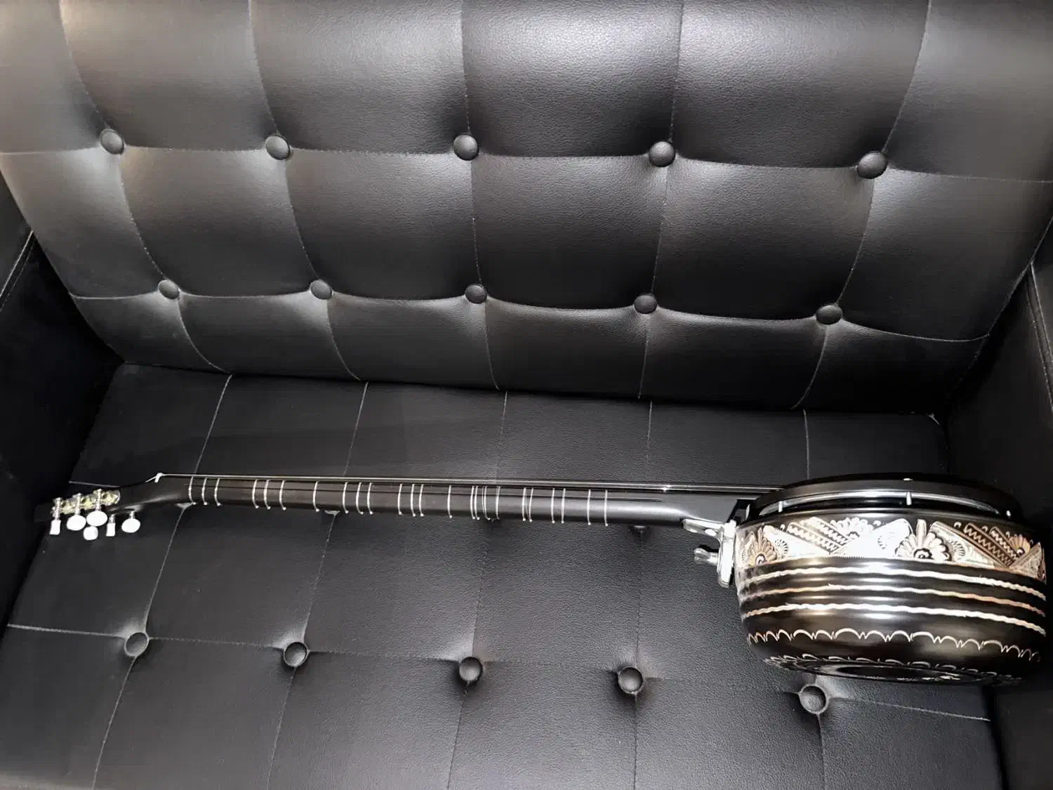 جمبوش دسته باغلاما|سازهای سنتی|یزد, |دیوار