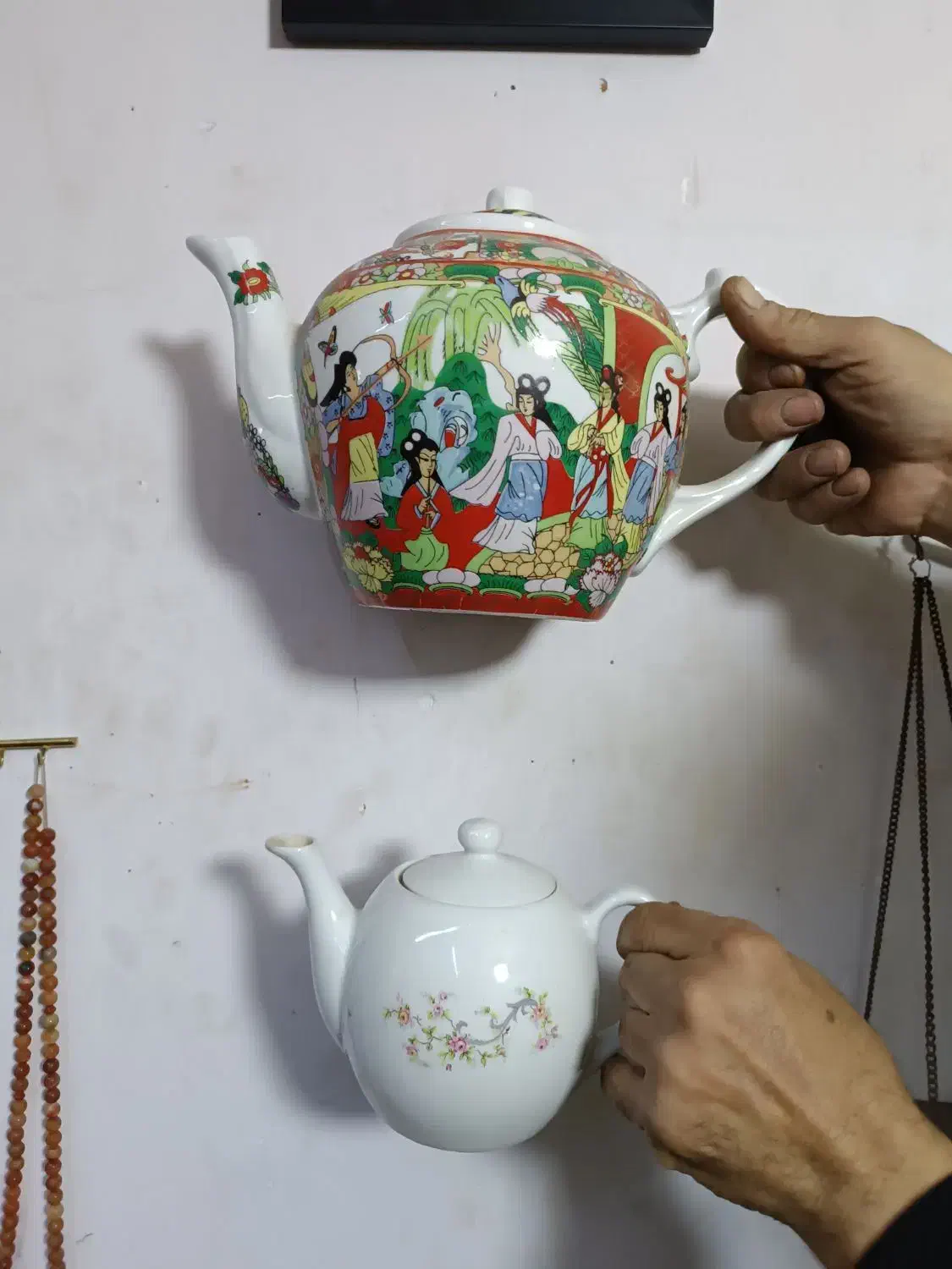 دو عدد قوری نقاشی|قوری، کتری، قهوه‌ساز دستی|کرمانشاه, |دیوار