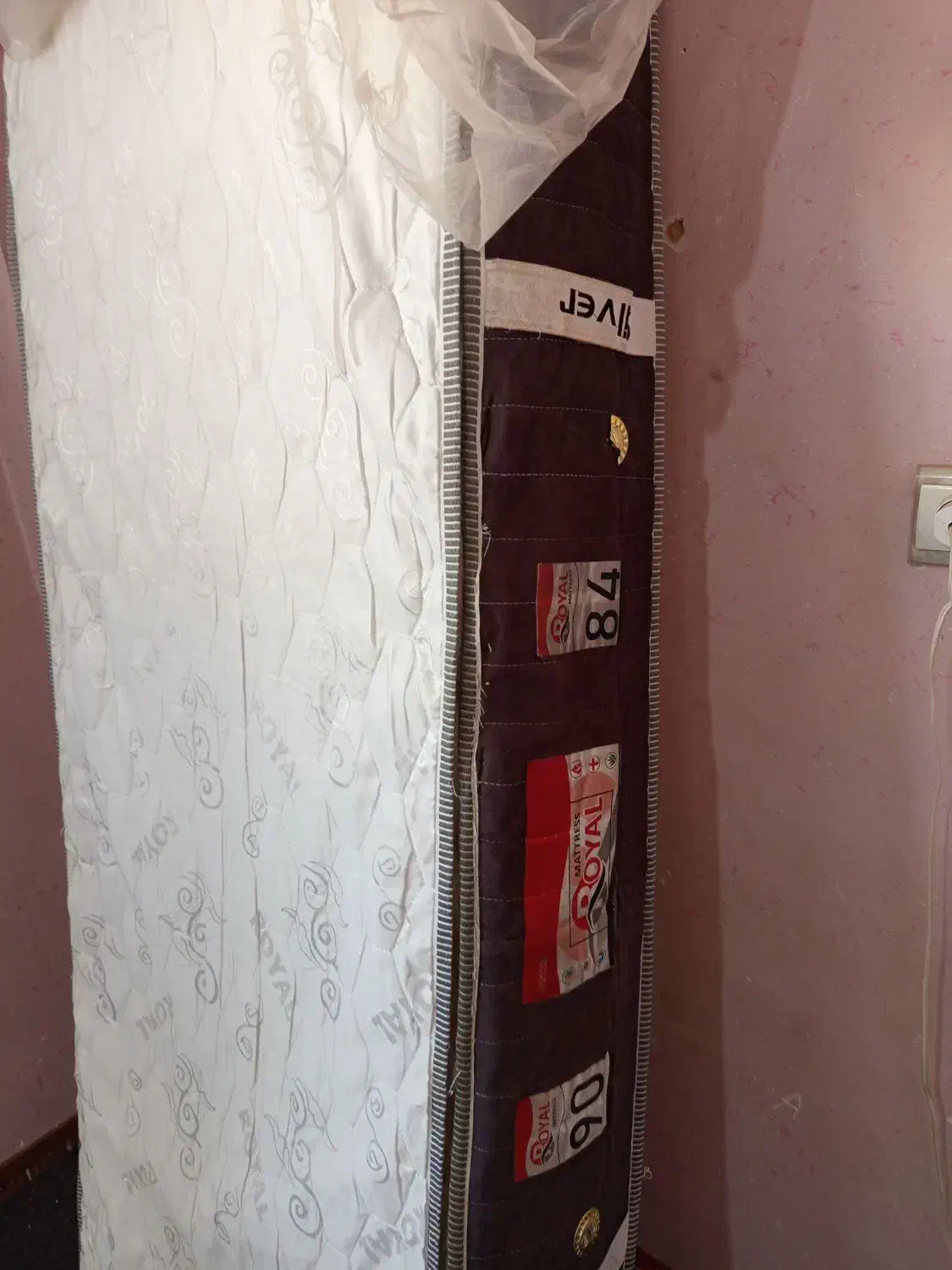 تشک رویال|تخت و سرویس خواب|شاهین‌شهر, گرگاب|دیوار