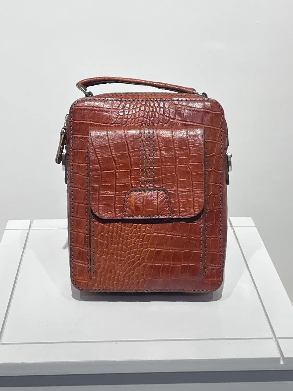 صنایع دستی|کیف، کفش، کمربند|قم, باغ کرباسی|دیوار