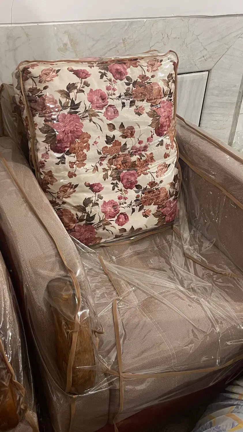 مبل ۷ نفره به همراه میز و سه عدد بخاری گازی|مبلمان خانگی و میز عسلی|لنجان, |دیوار