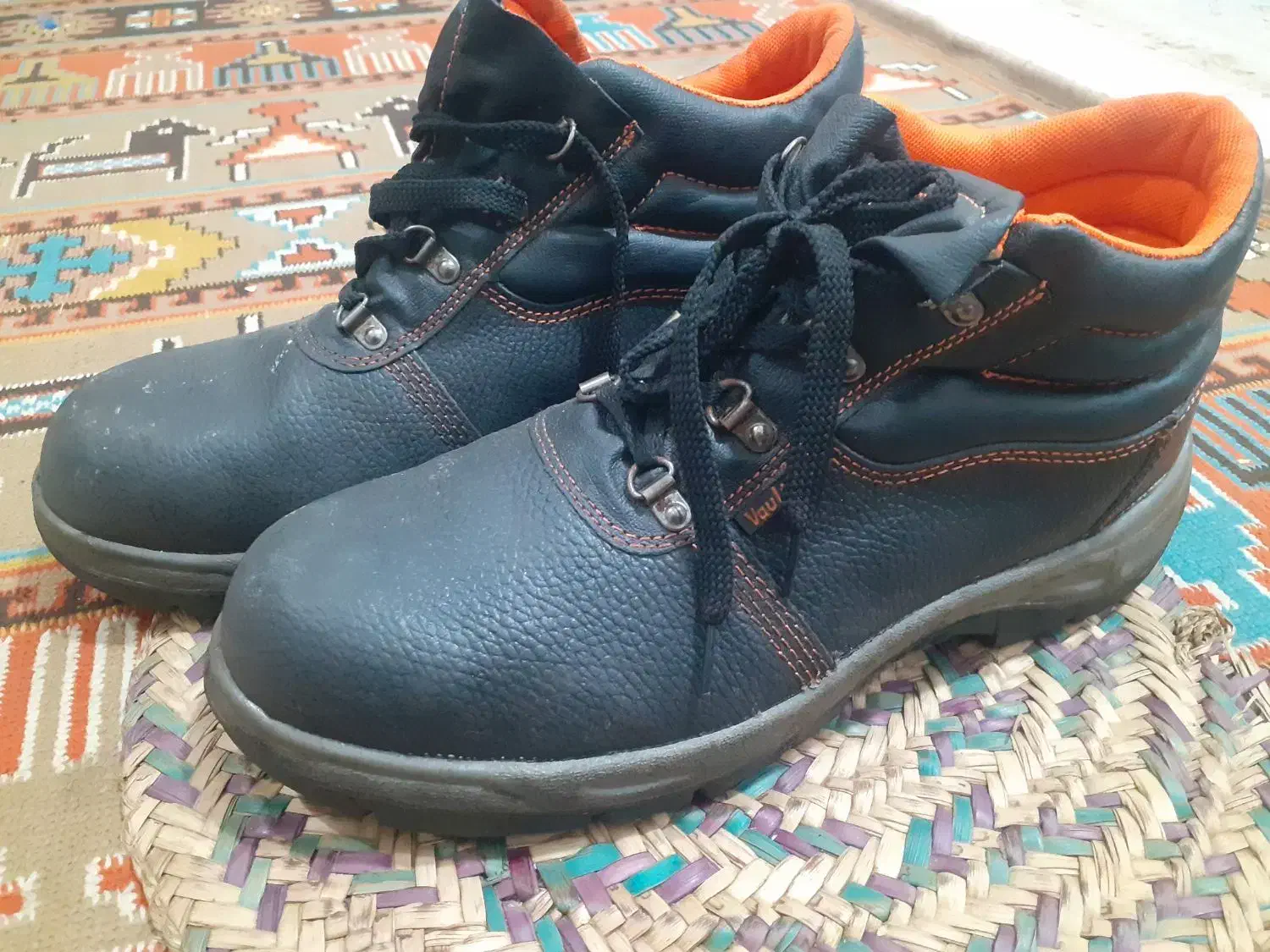 کفش|کیف، کفش، کمربند|کهنوج, |دیوار