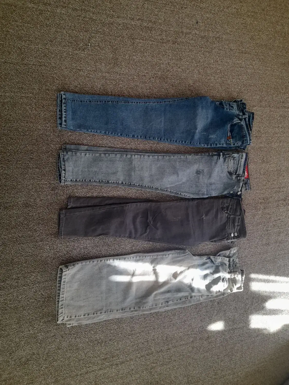 تعدادی شلوار و کابش|لباس|گرمدره, |دیوار