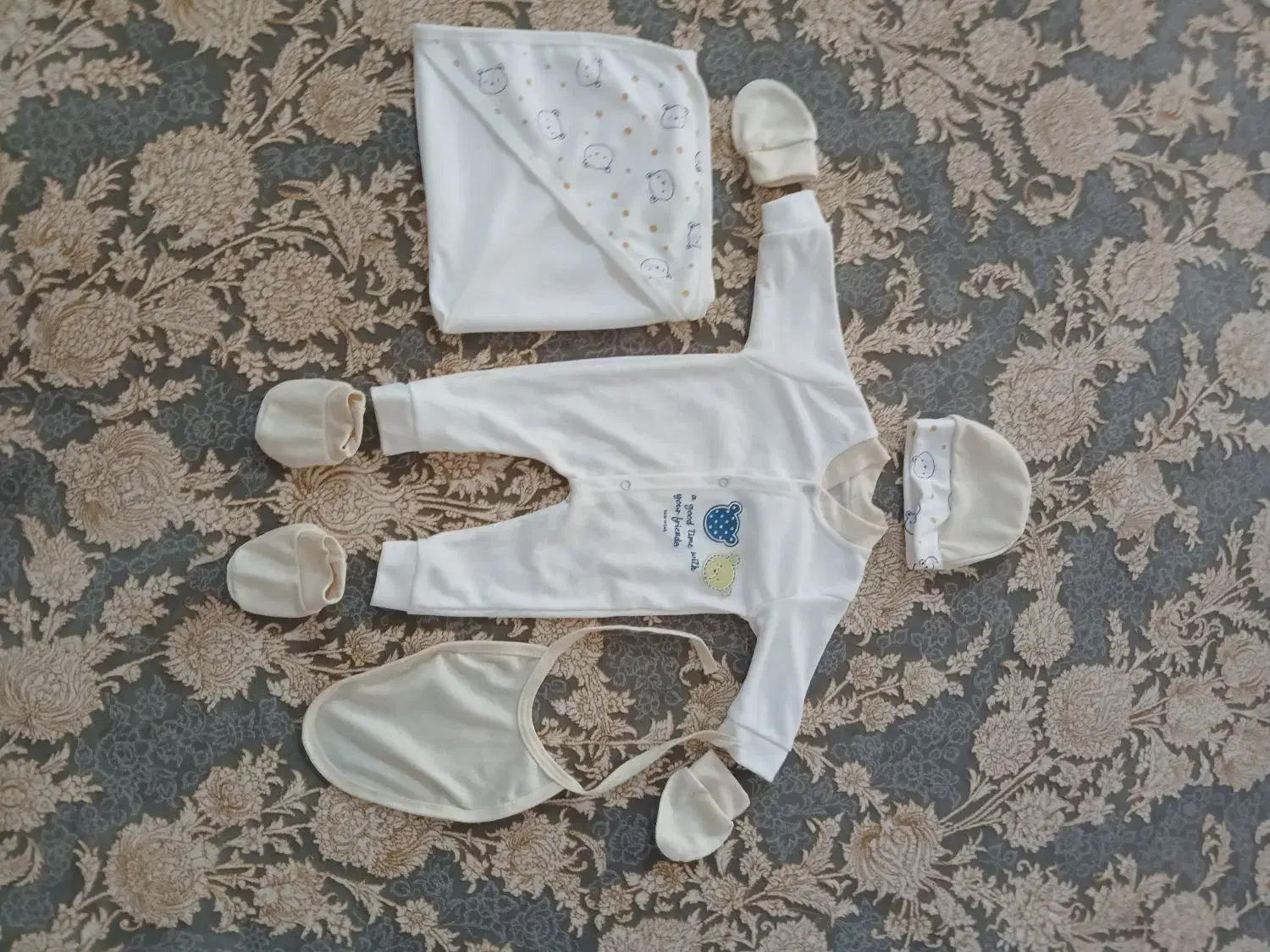 ست بیمارستانی اسپرت|کفش و لباس بچه|قم, بیست متری ولیعصر|دیوار