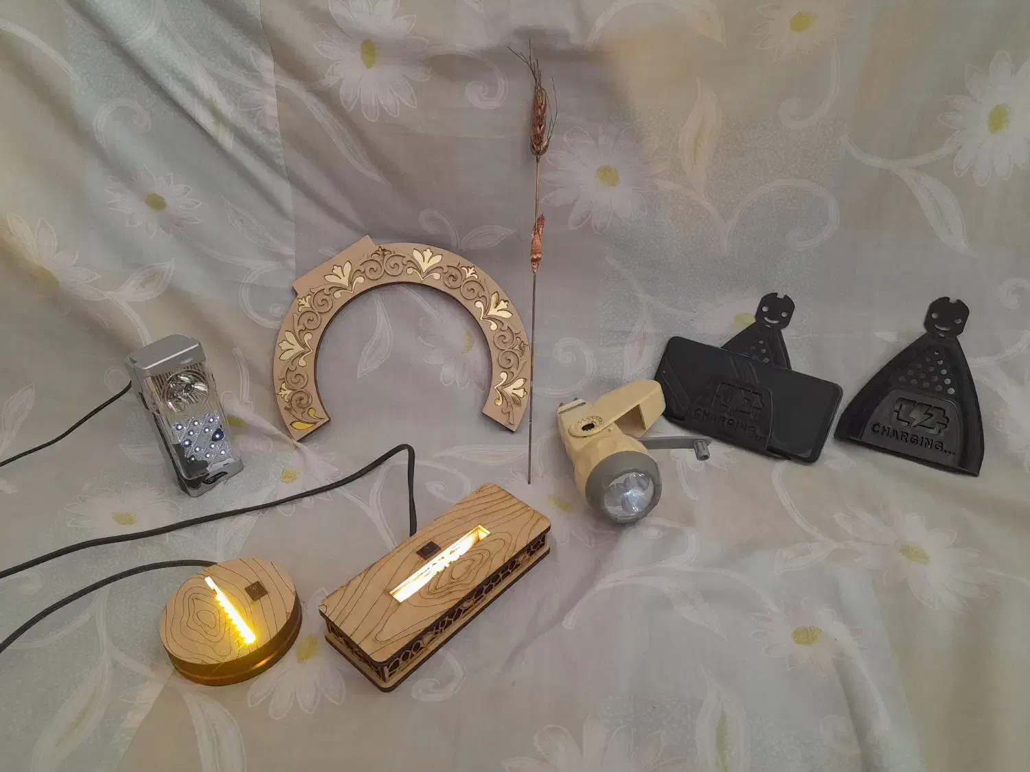 چراغ و پایه موبایل قیمت مناسب|لامپ و چراغ|جهرم, |دیوار