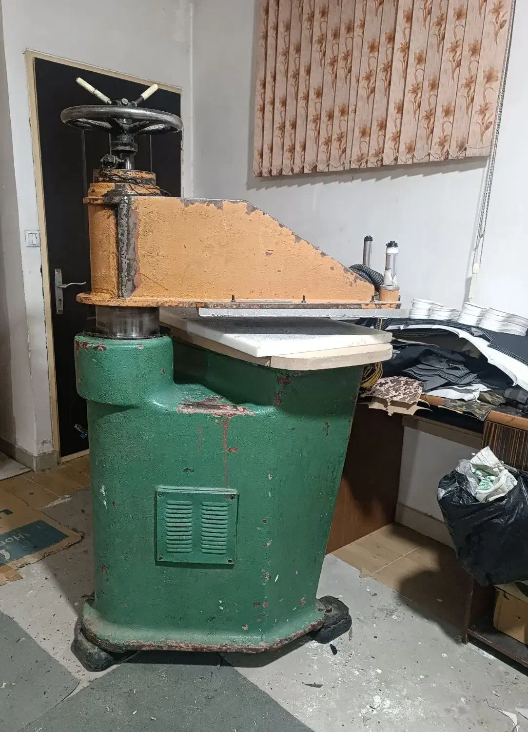 کاربر کفاشی و تخته کاربر وتیغه انفالوس و کوهستان|ماشینآلات صنعتی|باسمنج, |دیوار