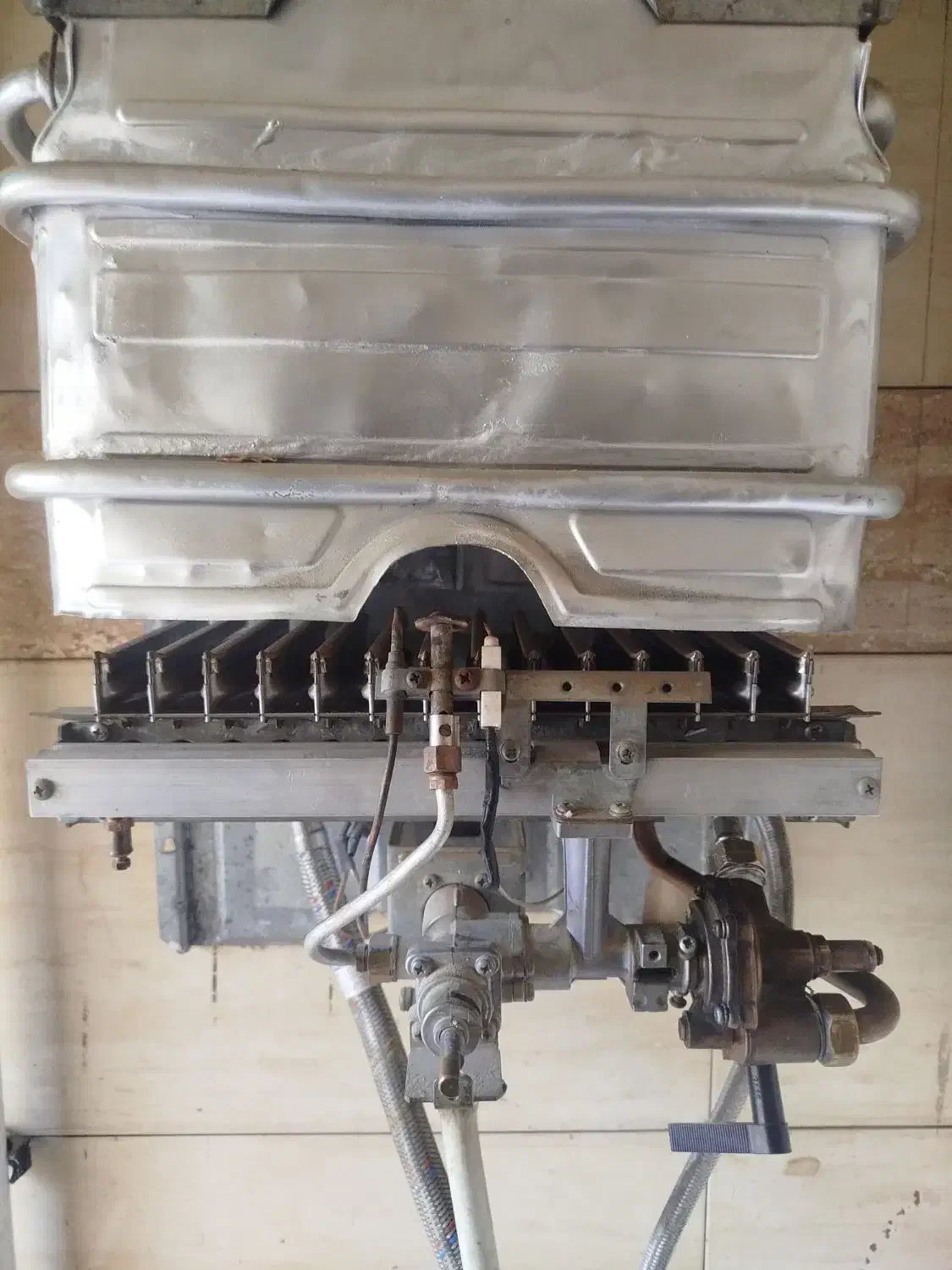 خدمات فنی پکیج آبگرمکن در منزل تضمینی|خدمات پیشه و مهارت|فولادشهر, A6|دیوار