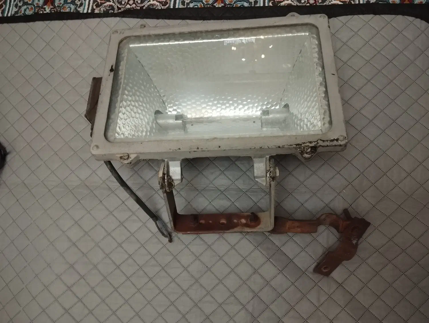 پروژکتور باغی|لامپ و چراغ|اصفهان, بهارستان|دیوار