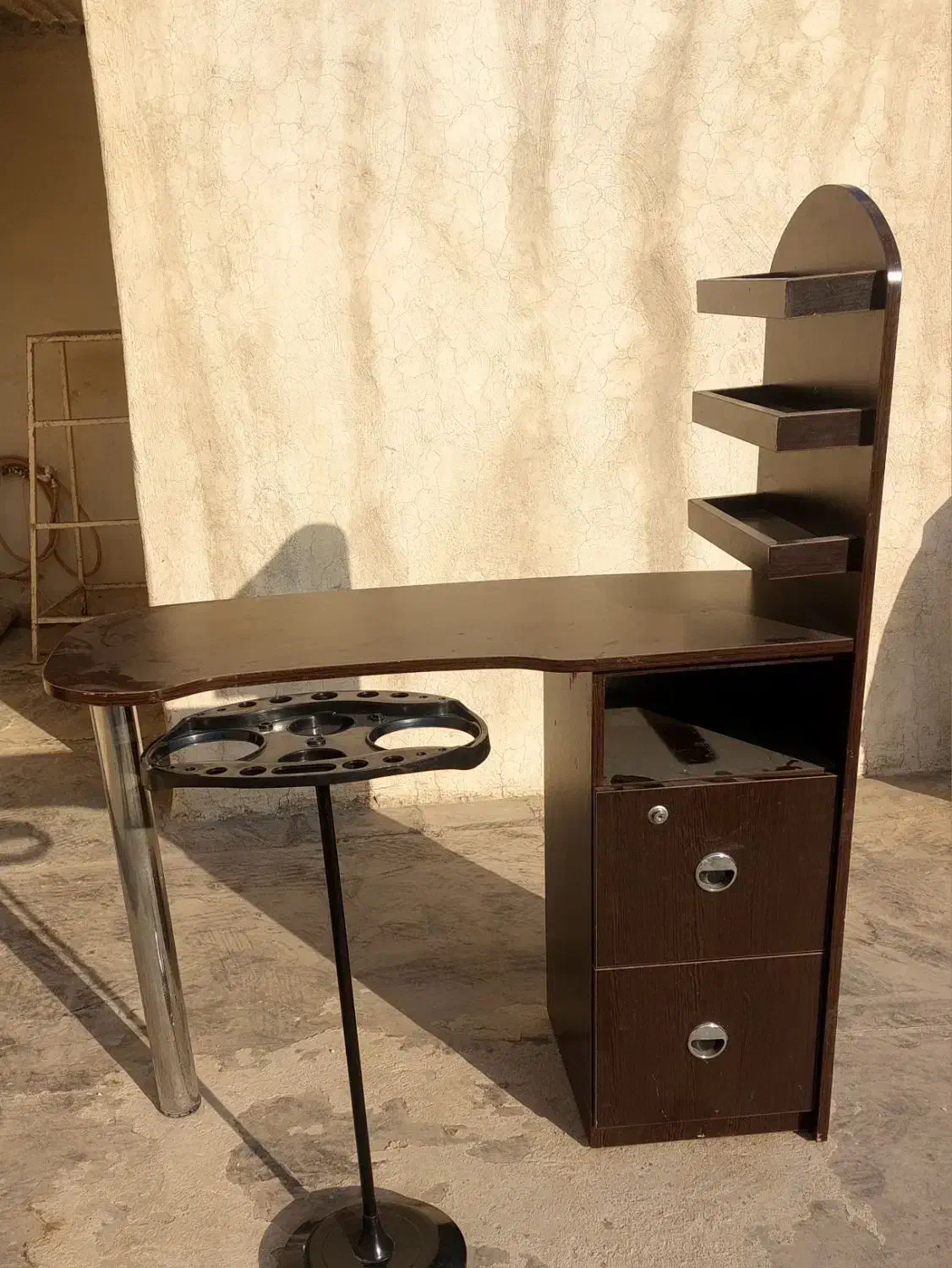 میز ناخن و استند همراه در حد نو|آرایشگاه و سالن‌های زیبایی|ری, شهید بهشتی|دیوار