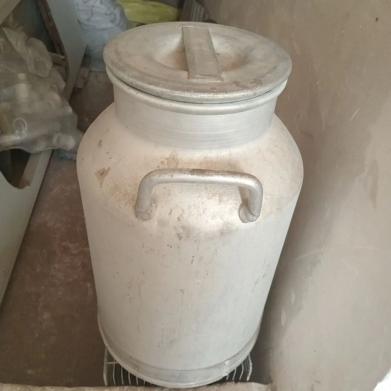 ظرف ۳۰لیتری شیر|ظروف نگهدارنده، پلاستیکی، یک‌بارمصرف|کاشان, عربها|دیوار