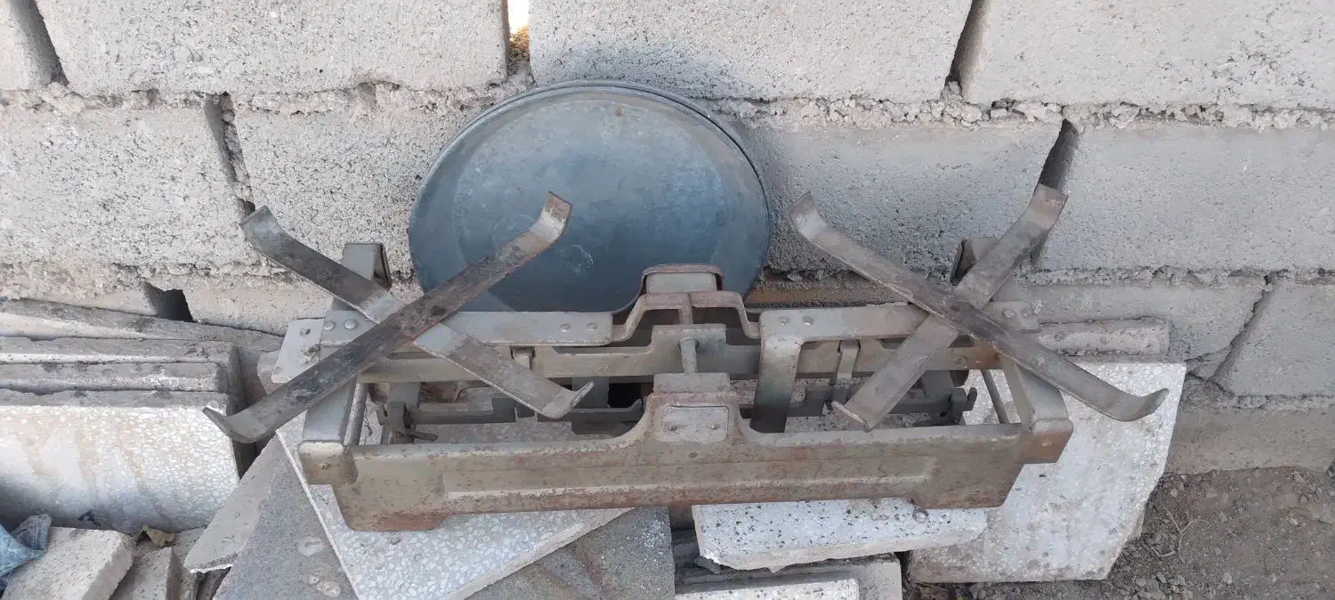 یک عدد ترازوی ۲۰ کیلوی عتیقه قدیمی|کلکسیون اشیاء عتیقه|سبزوار, قصبه غربی|دیوار