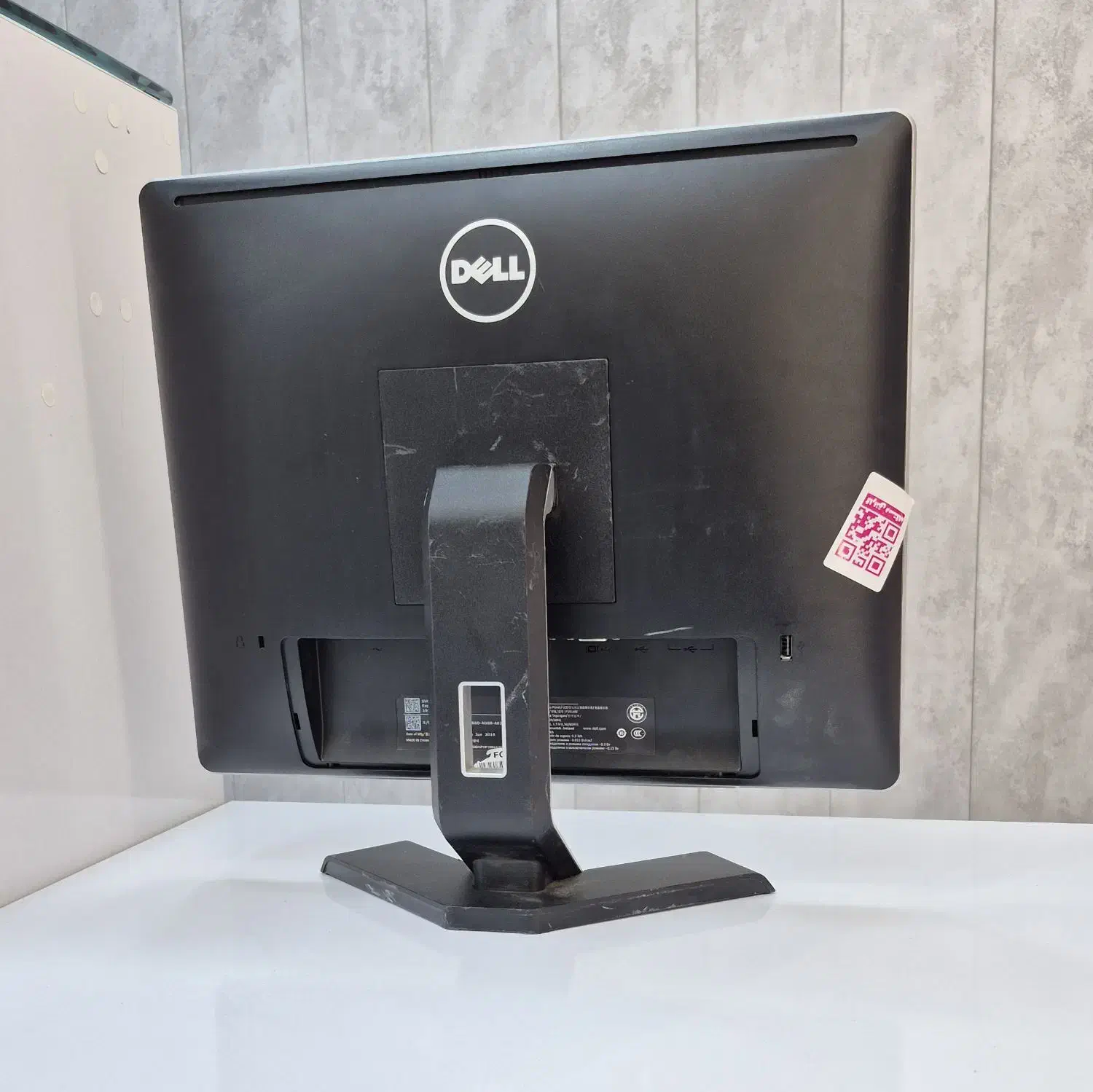 مانیتور ۱۹ اینچ مربعی Dell P1914sf|قطعات و لوازم جانبی رایانه|خرم‌آباد, |دیوار