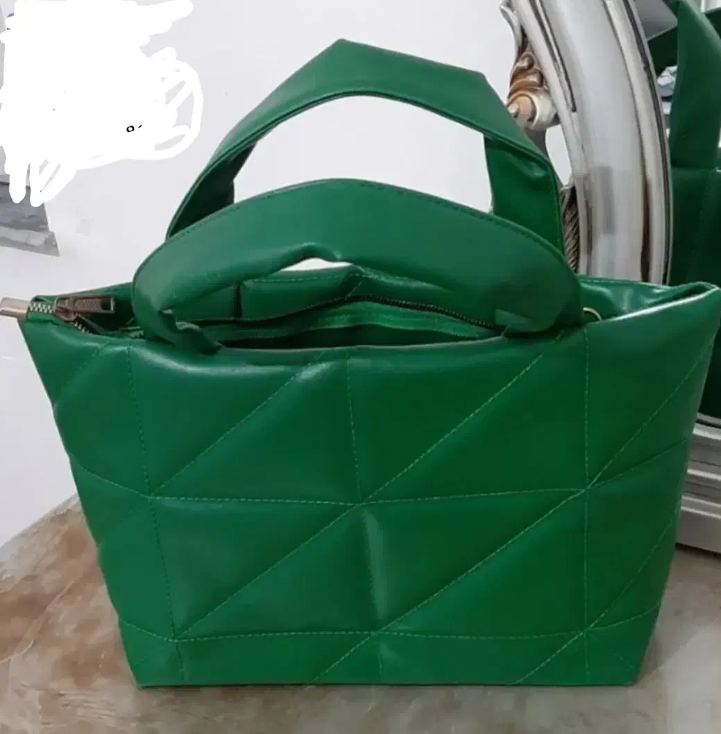 کیف|کیف، کفش، کمربند|قره ضیاالدین, |دیوار