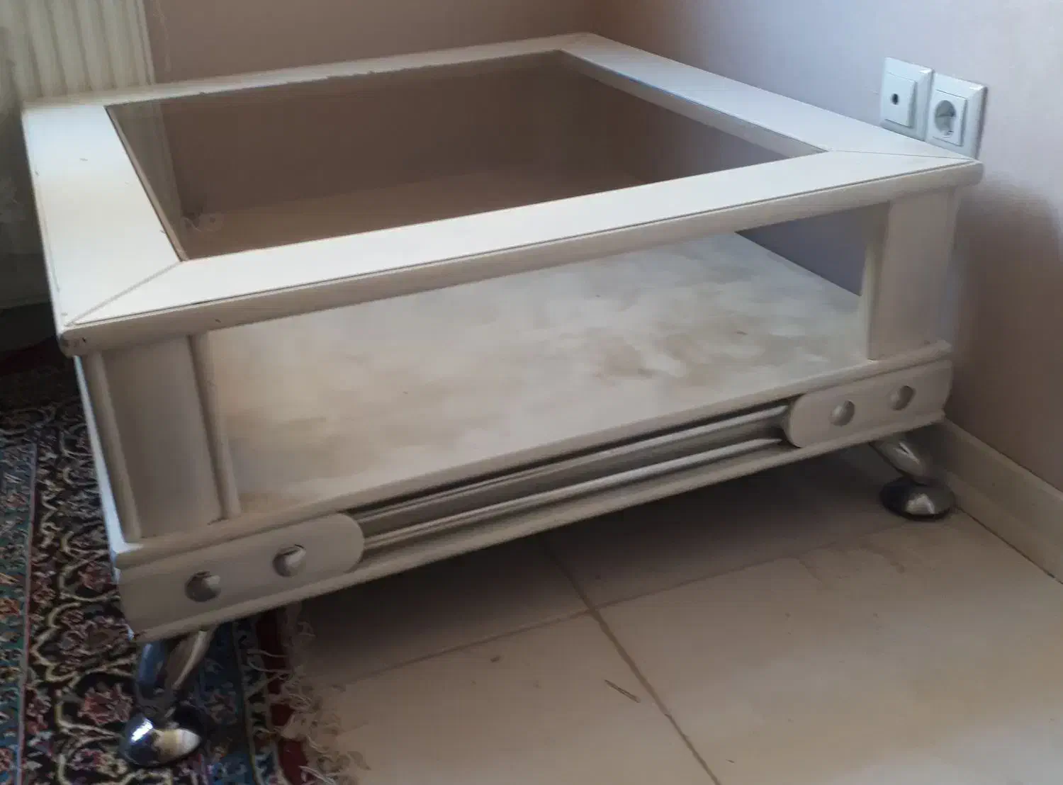 گل میز و گلدان بزرگ|مبلمان خانگی و میز عسلی|صدرا-فارس, فاز ۱|دیوار