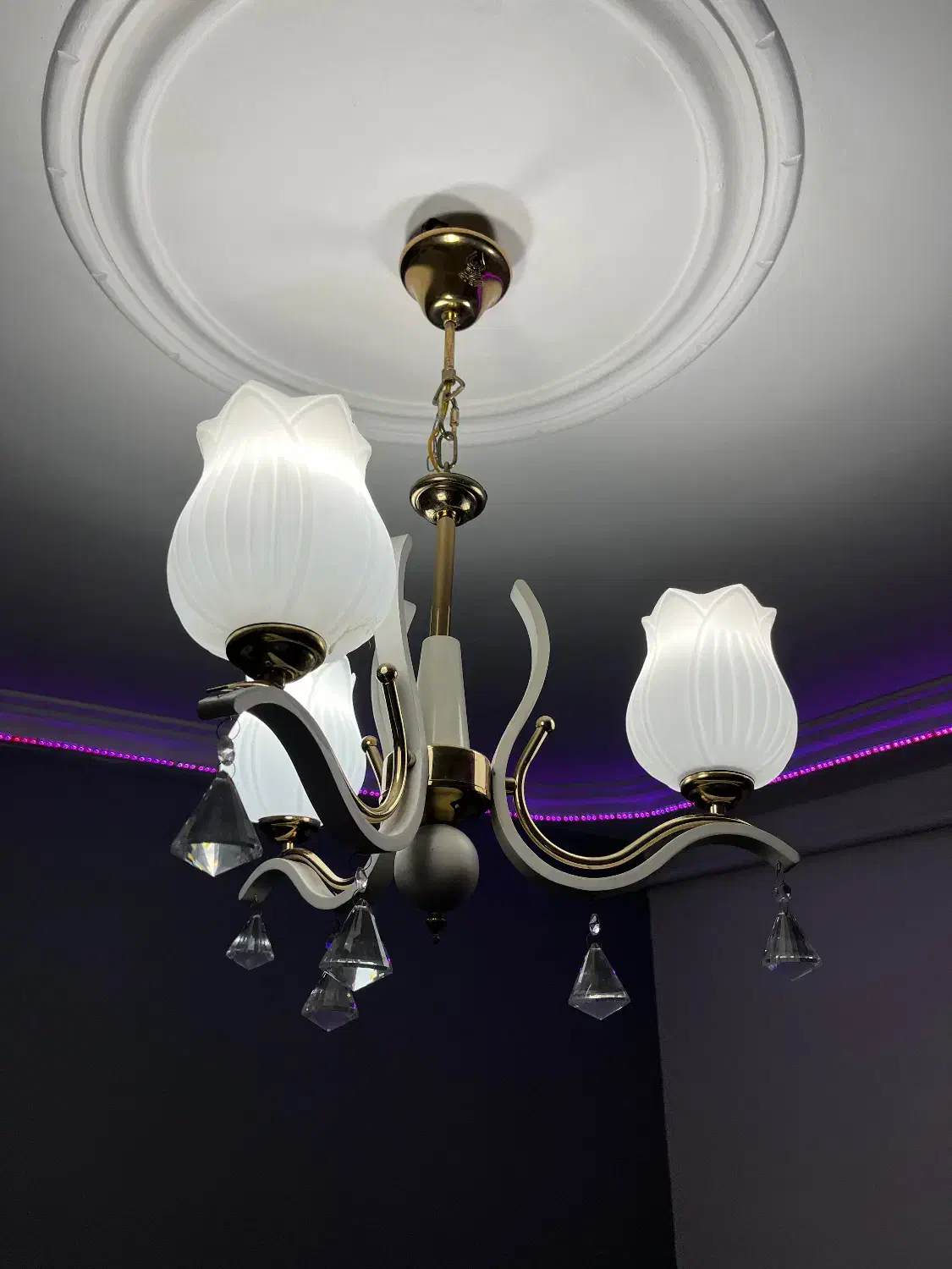 لوستر سه شاخه|لوستر و چراغ آویز|رشت, چمارسرا|دیوار