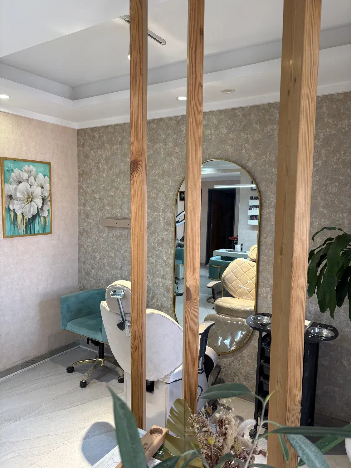 اجاره ی لاین آرایشی|خدمات آرایشگری و زیبایی|رشت, دیلمان|دیوار