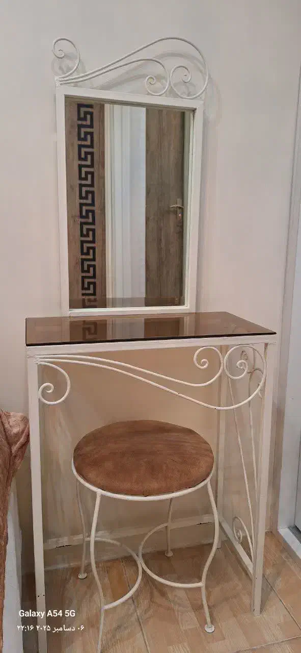 تخت دونفره و میز آرایش|تخت و سرویس خواب|تهران, خاک سفید|دیوار