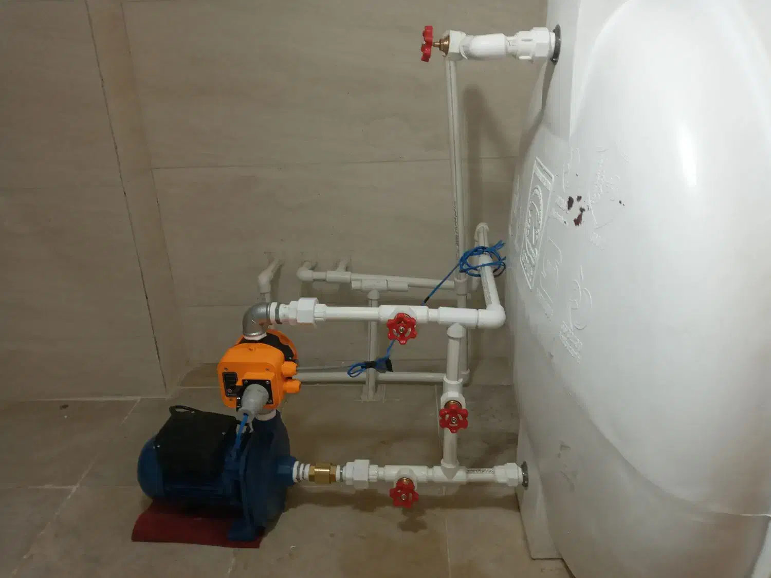 تاسیسات وتعمیرات|خدمات پیشه و مهارت|آبیک, |دیوار