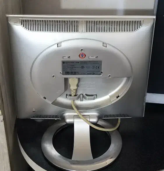 مانیتور ۱۵ اینچ LG|قطعات و لوازم جانبی رایانه|زاهدان, |دیوار