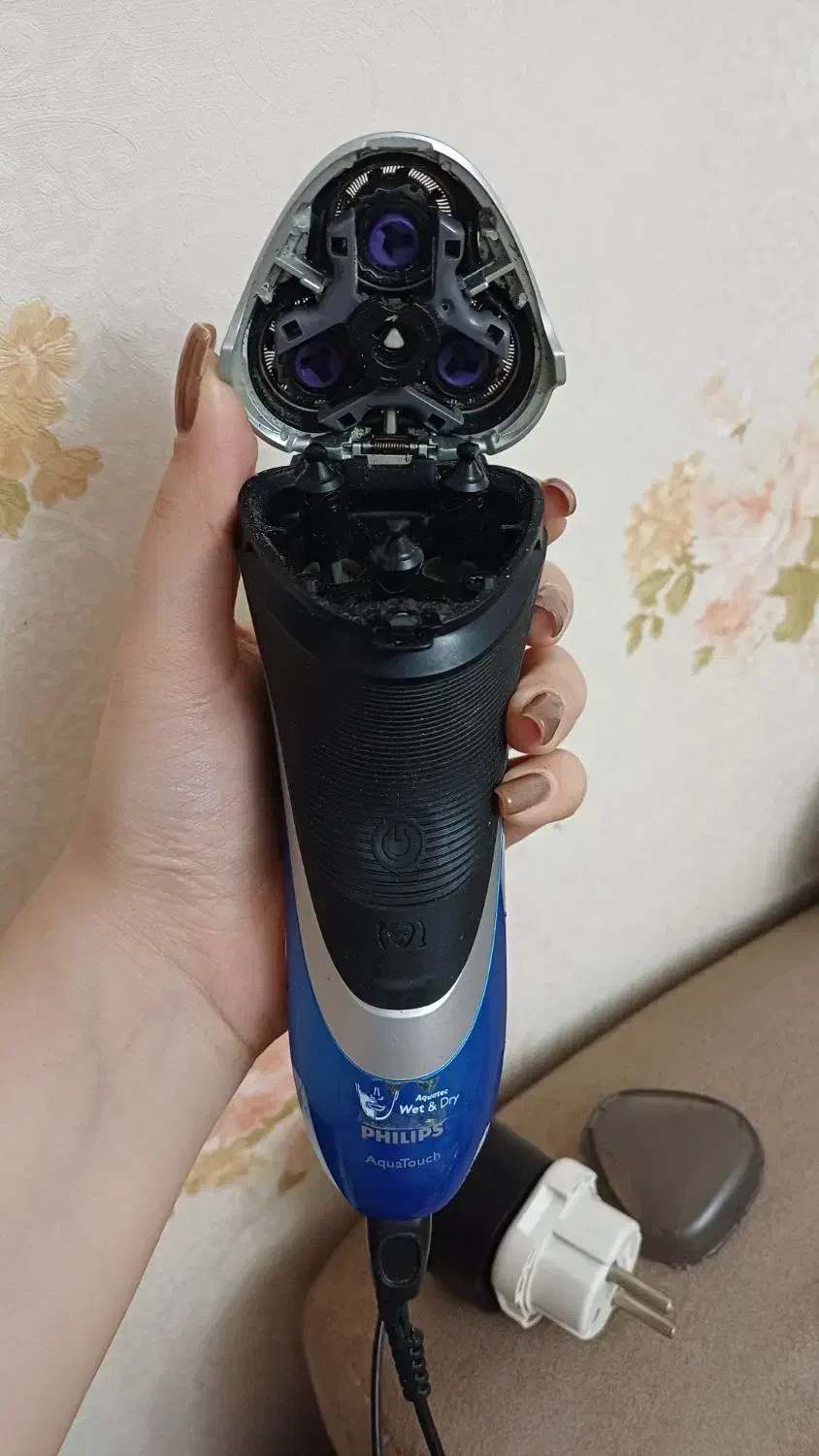 ریش تراش philips خارجی کاملا نو اصلا استفاده نشده|آرایشی، بهداشتی، درمانی|قدس, معادن شن و ماسه|دیوار