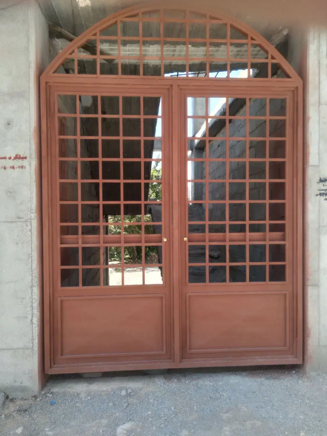 جوشکاری در وپنجره واجرای نبشی کشی ساخت فرم وچهارچ|خدمات پیشه و مهارت|شهرکرد, |دیوار