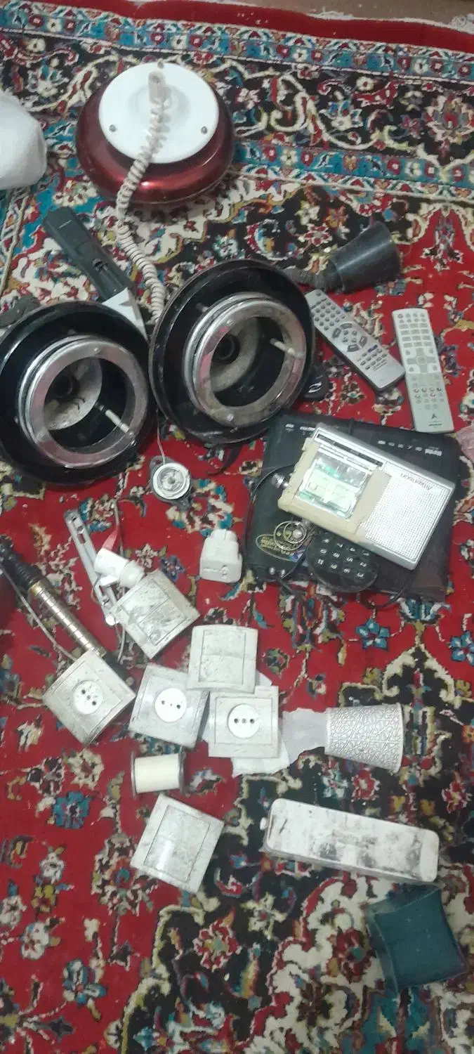 لوستر دی وی دی رایوی قدیمی|لوستر و چراغ آویز|اهواز, منبع اب|دیوار